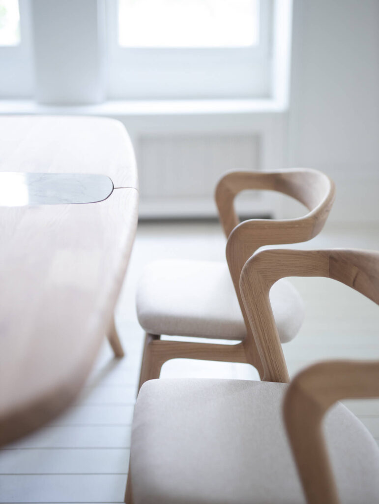 Craftsmanship and Charm: Furnishing Your Small Apartment with Solid Wood Furniture