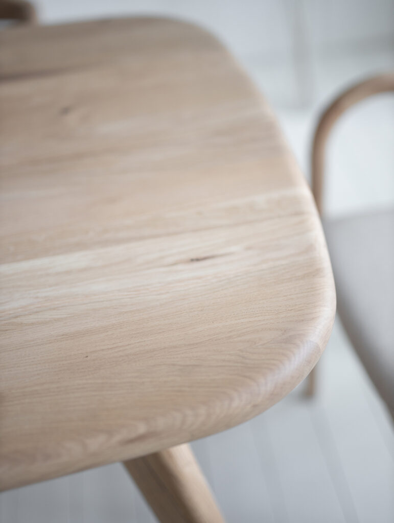 solid-wood-dining-table-oak